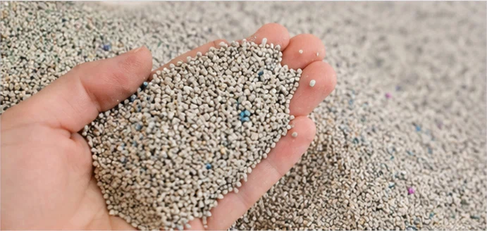 High quality low dust cat litter raw materials including bentonite and plant fiber granules