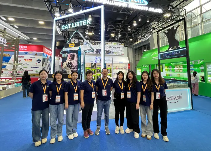 Pet Horizon team at CIPS cat litter trade show